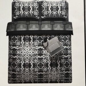 Marc Ecko TWIN Duvet Cover Set Wrinkle Free Black White Print y2K